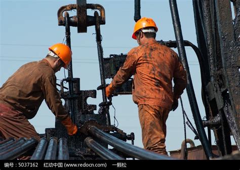 在油田工人高清图片下载-正版图片502456011-摄图网