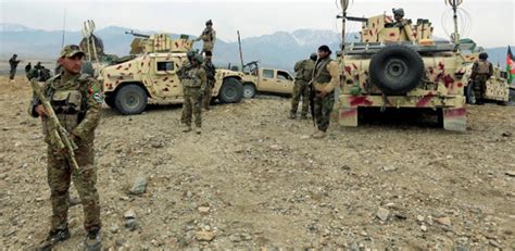 外媒：塔利班占领阿富汗多个重镇 数百政府军人员逃往邻国_手机新浪网