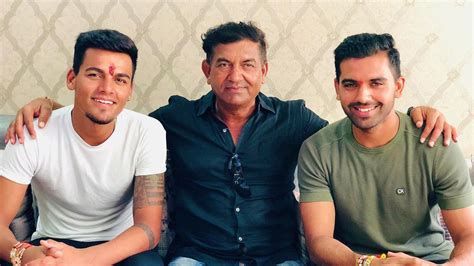 Deepak Chahar Missed 5th T20I vs Australia After Father Lokendra Singh ...