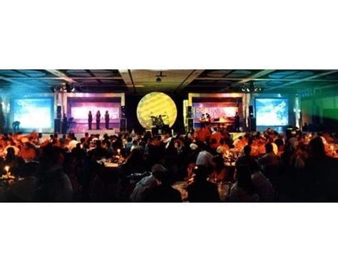 Dis Com: Customer Reviews, Stands and Services