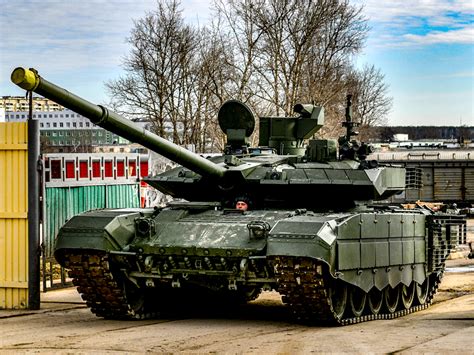 How Russia's Advanced T-90M Proryv Compares to the U.S. M1 Abrams Tank ...