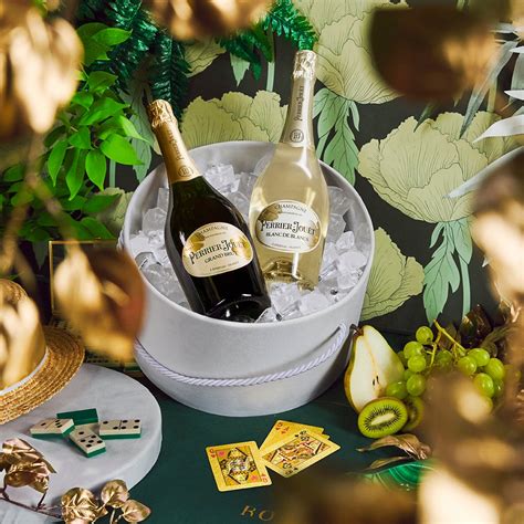 grand_brut_shape_ambiant_image_1.jpg | Perrier-Jouët Worldwide