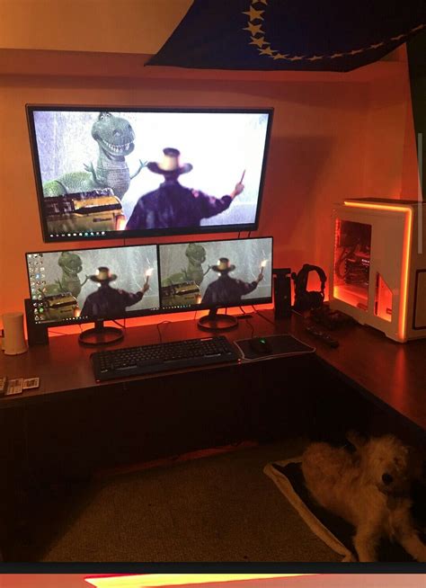TV Mounted above dual monitors PC Battlestation | Dual monitor setup ...