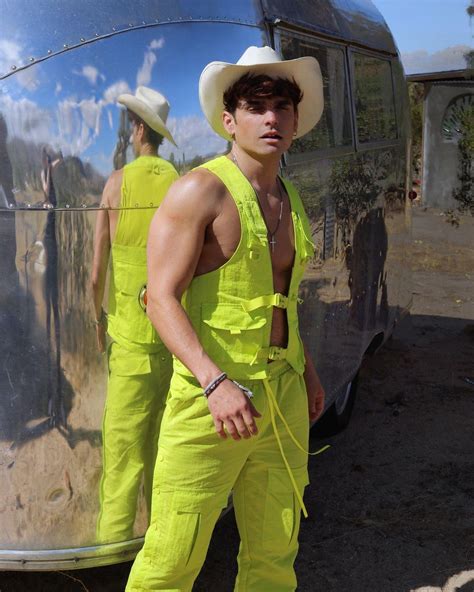 周六嘎鮮肉｜放閃注意！混血男模激情開撩演員男友：Troy Pes | GagaTai 嘎嘎台