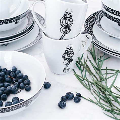 Harry Potter Voldemort Death Eater // 16-Piece Ceramic Dinnerware Set ...