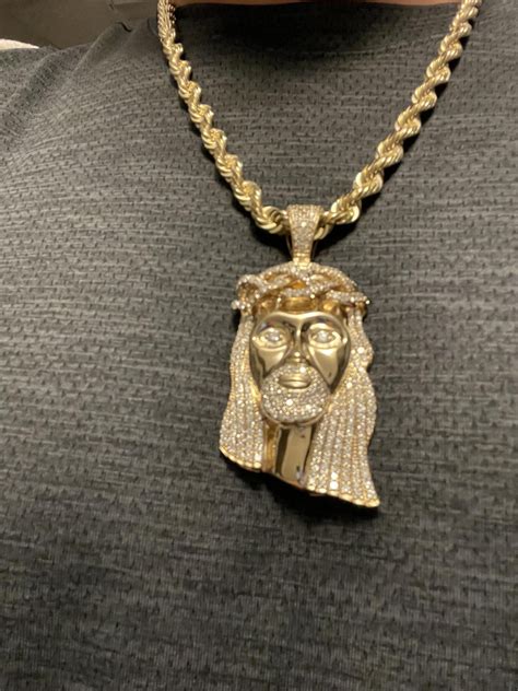 Classic gold / diamond Jesus piece : r/goldchains