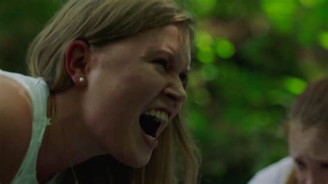 Sharp Objects Flashback Scene 的图像结果