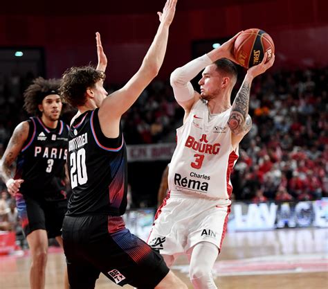 En images. La JL Bourg fait craquer le Paris Basketball