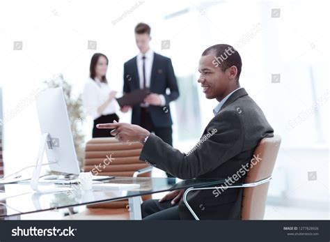 Business Man Pointing at Computer 的图像结果