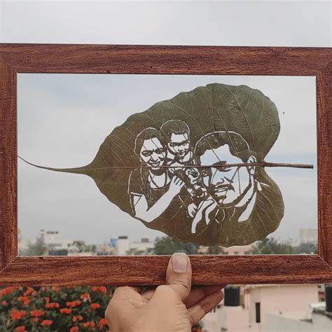 Wall hanging leaf art family portrait — Dudus Online