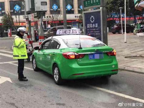 出租车顶屏显示“被打劫” 警方：系车辆故障_新浪江西_新浪网