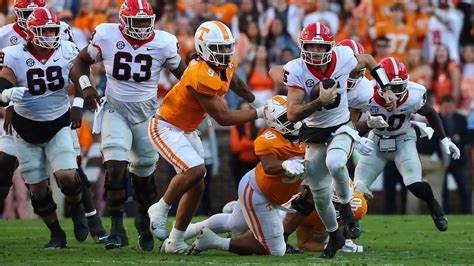 Beck throws for 298 yards, 3 TDs to lead No. 1 Georgia over No. 21 Tennessee 38-10 | The Hill