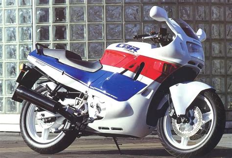 Moto del día: Honda CBR 600 F1 Hurricane | espíritu RACER moto