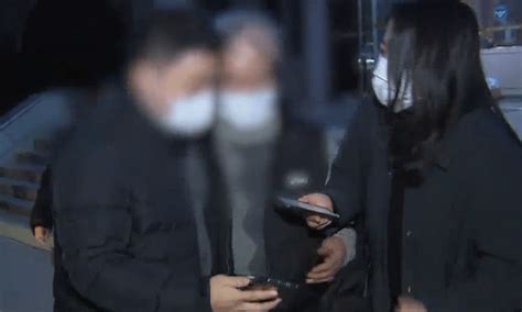 【新闻】【赵斗淳“未成年性欲测试”不稳定！性侵8岁女孩至肠子流出的恶魔3个月后出狱，韩国民众抗议超激动！】承诺会安分守己。