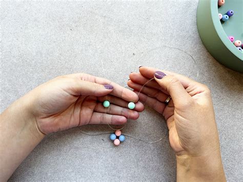 Perlen Armband selber machen: DIY Armbänder aus großen Perlen