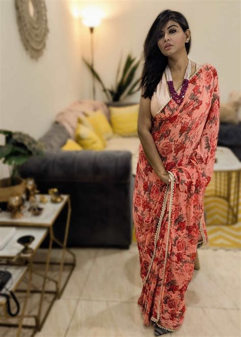 Elegant Pink Floral Pure Georgette Saree with Pearl Lace Work – SareeBari