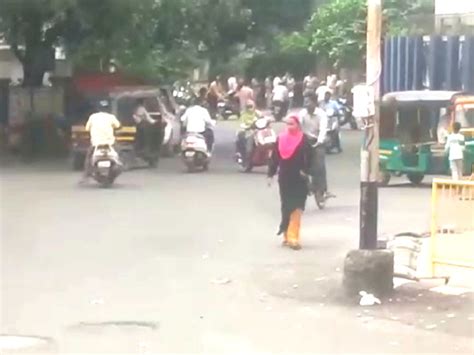 without Helmet people swap routes and runaway see police in surat ...