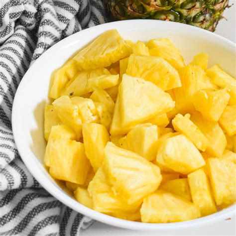How to Cut a Pineapple Step-by-Step (Easy & No Waste Method)