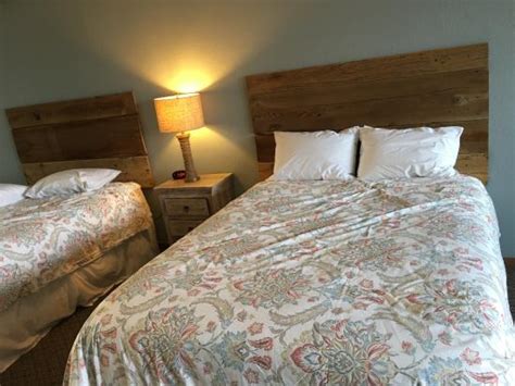 EMBERS INN & TAVERN (Mackinaw City) - B&B Reviews & Photos - Tripadvisor