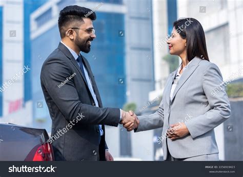 Business Shaking Hands 的图像结果
