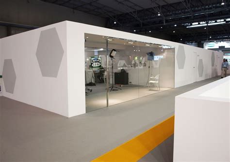 BLOK: Customer Reviews, Stands and Services