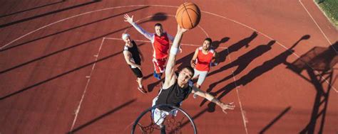 篮球运球和传球的要点是什么 有关篮球的运球和传球要点介绍_知秀网