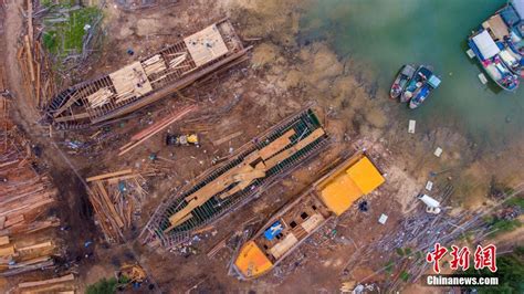探访海南手工打造百吨木船-新华网