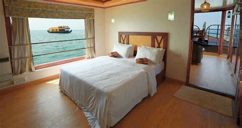 Houseboats tours kerala || Houseboats packages kerala, Alleppy House boats
