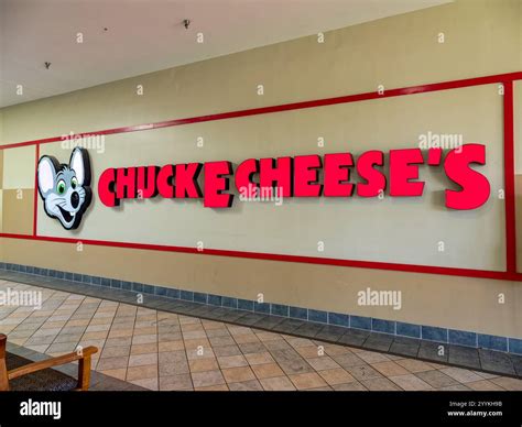 Chuck E Cheese's, family entertainment center pizza restaurant, wall ...