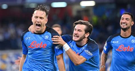 Champions League: Napoli outclass Liverpool 4-1; Lewandowski nets ...