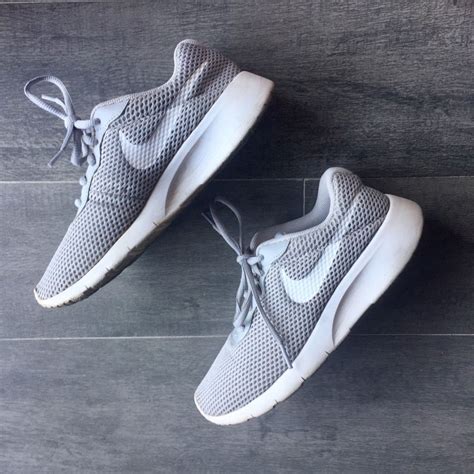 Grey and white nike shoes | White nike shoes, White nikes, White ...