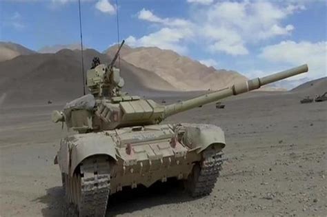 भारतीय सेना ने LAC में उतारी टैंक रेजिमेंट, एक सेंकड में उड़ा सकती है ...