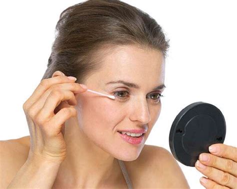 5 Celebrity Makeup Artists Reveal Their Favourite Beauty Hack | Femina.in