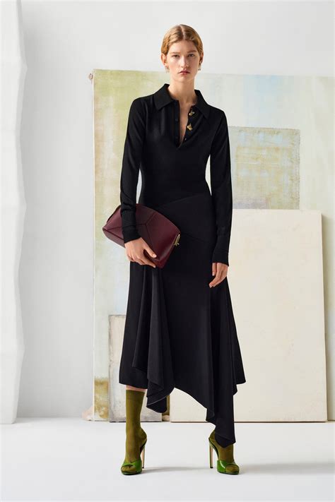 Victoria beckham outfits 2024 | Victoria beckham style 2024, Victoria ...