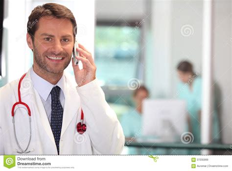 电话的医生 库存图片. 图片 包括有 电话的医生 - 37035999