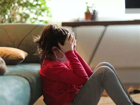 Anxiety in kids: What are the signs and when should parents be ...