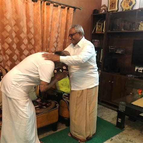 Before entering politics Rajinikanth took the blessings of his elder ...