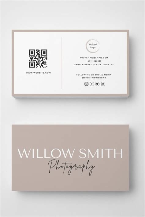 Business Cards with QR Code and Logo 的图像结果