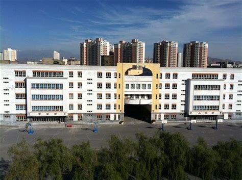 新疆乌鲁木齐：市民在灯光秀中感党恩知党史 - 图片 - 海外网