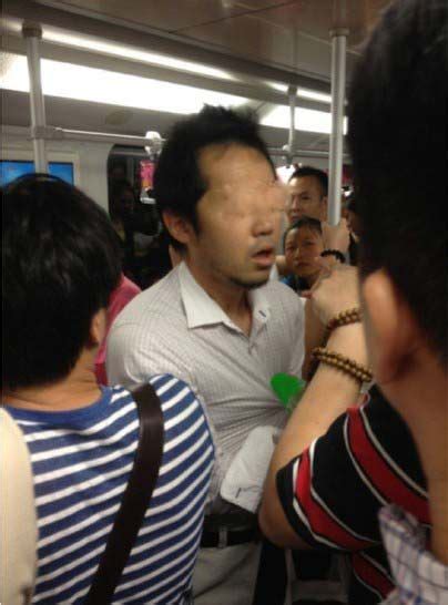 日本一男子在上海地铁内偷拍女性裙底被捕_新浪新闻