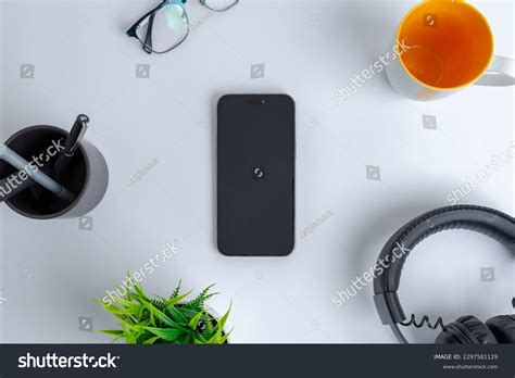 Mobile Phone On Desk 的图像结果