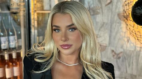 Glamorous footballer Madelene Wright leaves fans 'speechless' with busty display in low-cut lacy ...