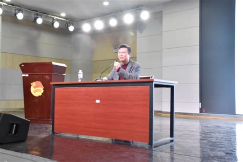 宜春历史文化研究会会长刘密教授受邀到外国语学院讲座