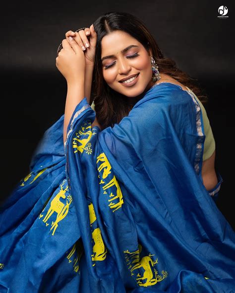 Apaapi Threads of Glory: Redefining handlooms