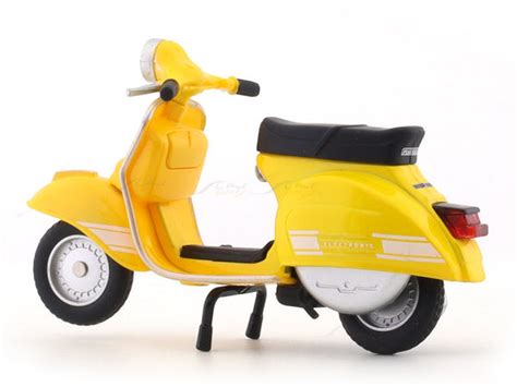 1976 Vespa 200 Rally yellow 1:18 MSZ licensed diecast scale model bike ...