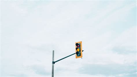 Download wallpaper 2048x1152 traffic light, sky, minimalism ultrawide ...