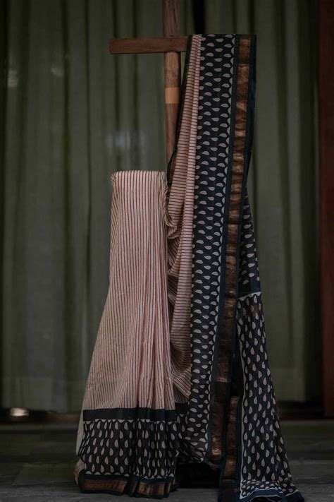 Black Maheshwari Silk Saree with Leaf Print & Golden Zari Border – Amarisa