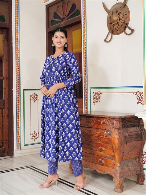 Bunkari Women Kurta And Pant Set