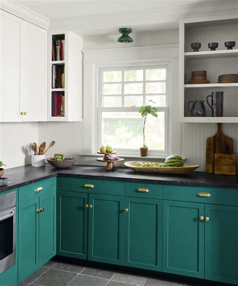 6 outdated kitchen cabinet trends you should avoid in 2025 | Homes and ...