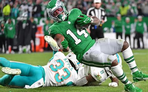 Download Football Player Evasive Move Wallpaper | Wallpapers.com